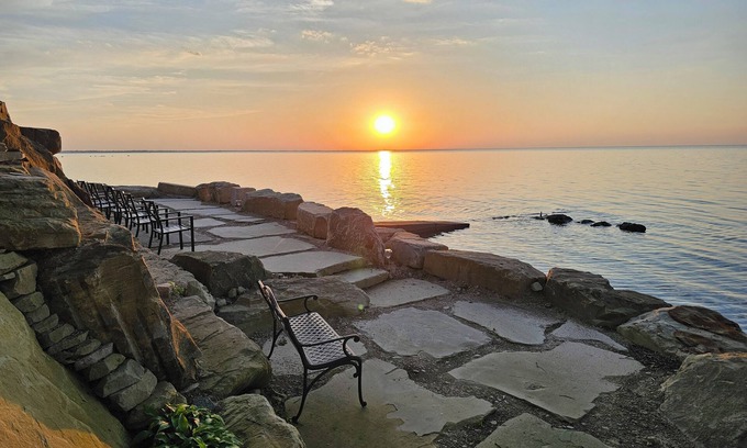 Vermilion House | Plaz Vilka Beachfront House, cozy & comfortable!