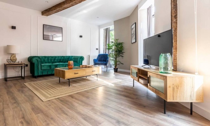 Bilbao la Vieja Apartment | Plaza de los Tres Pilares Elegant and renovated
