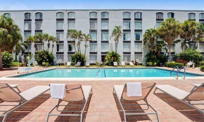 Survey Creek Hotel | Plaza Hotel Fort Lauderdale