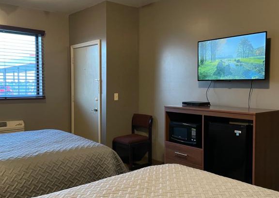 Brown County Hotel | Plaza Inn
