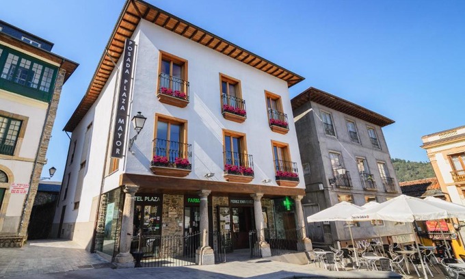 Villafranca del Bierzo Hotel | Plaza Mayor