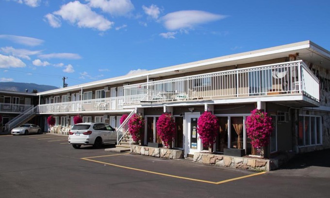 Okanagan-Similkameen Hotel | Plaza Motel