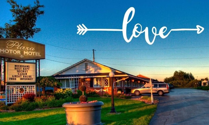 Sault Ste. Marie Hotel | Plaza Motor Motel