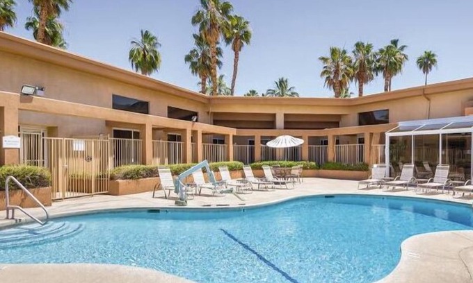 Palm Springs Resort | Plaza Resort and Spa Studio