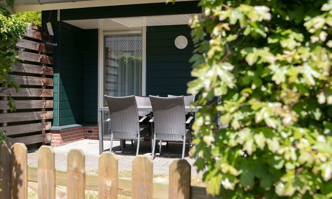 Rheezerveen House | Pleasant holiday home with terrace