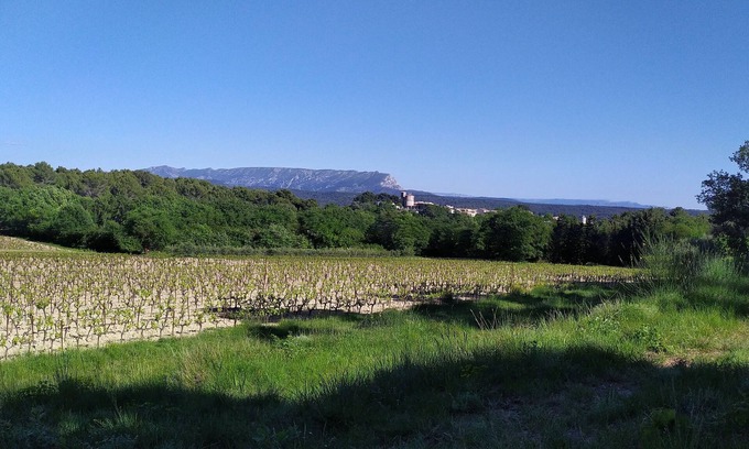 Venelles Apartment | Pleasant 2-bedroom apartment with garden/pool, near Aix-en-Provence
