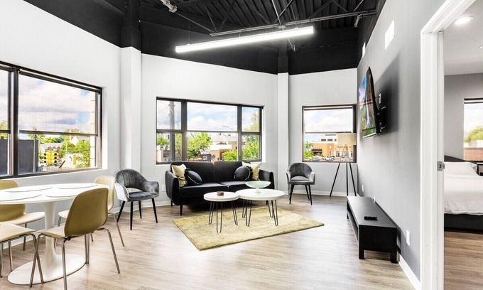 Dearborn Apartment | Pleasant 2BR/2BA Loft in Dearborn
