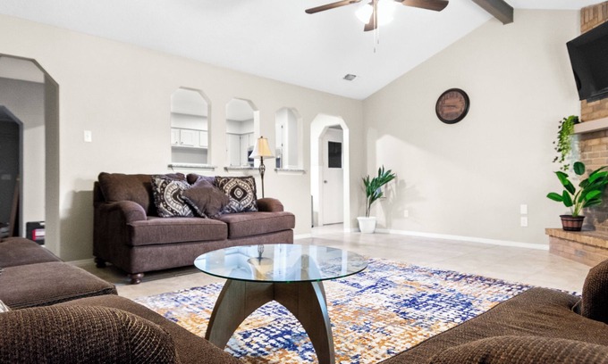 North Richland Hills House | Pleasant 4-bedroom house near Stadium and Airport