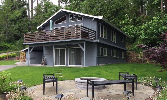 Bainbridge Island House | Pleasant Beach Getaway - Breathtaking Puget Sound Views and Steps from the Beach