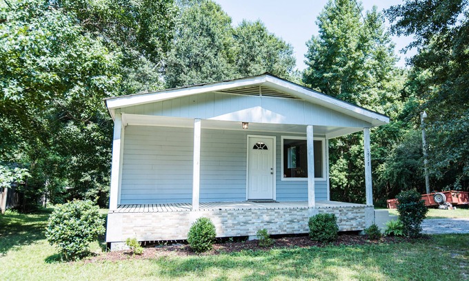 Hattiesburg House | Pleasant, Bright 3 Bedroom Cottage