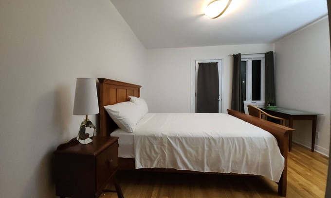 Rosemont-La Petite-Patrie Apartment | Pleasant environment nearby: metro, bus, restaurants, cross-country skiing, bike paths