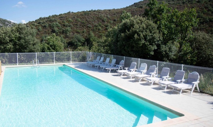La Liviniere House | Pleasant little house with shared swimming pool