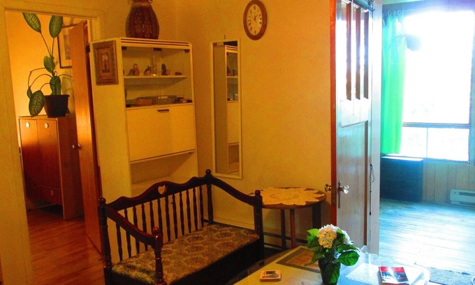Pont-Viau Apartment | Pleasant Retro 3-Bedroom Apt Next to Metro Station