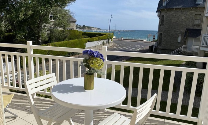 Saint-Cast-le-Guildo Apartment | Pleasant sea view apartment for 4 people
