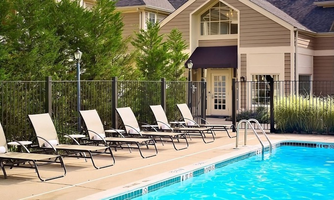 Monmouth Junction Resort | Pleasant Stay, Convenient Location! Close to Morris Davison Park, w/Pool