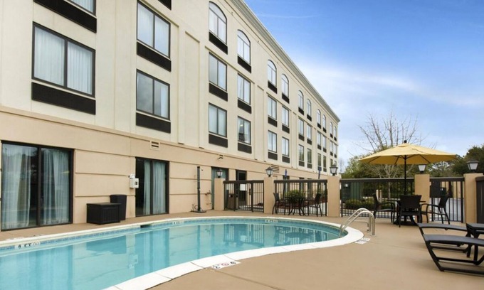 Savannah House | Pleasant Stay, Convenient Location! 2 Great Units, Free Parking