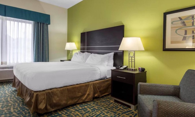 Savannah Hotel | Pleasant Stay! Unit w/Parking, Near Savannah-Ogeechee Museum!