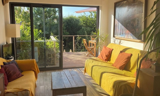 La Rochelle House | PLEASANT SUNNY HOUSE WITH TERRACE AND GARDEN