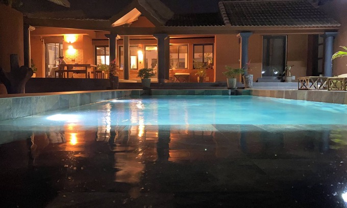 Pointe des Almadies Bed & Breakfast | Pleasant waterfront house, swimming pool