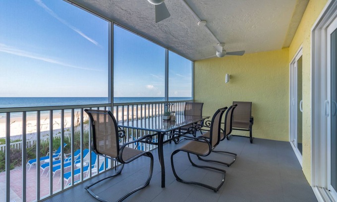 Bradenton Beach Condo | Please bear with us while we complete our hurricane repairs! Gulf View 102.