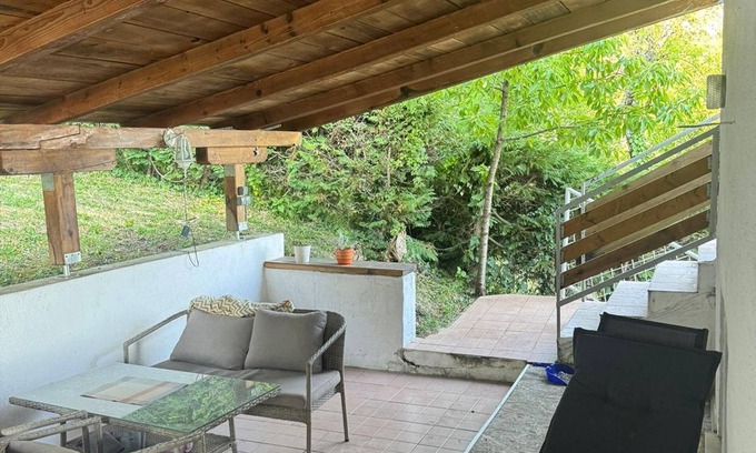 Breznik Plesivicki Apartment | Plesivica Hillside Holiday Home With Hot -tub