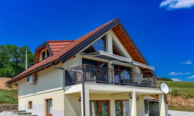 Barilovic House | Plivanje u zalazak sunca - Three Bedroom House