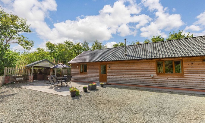 Bleddfa Cottage | PLOONY HILL LODGE, pet friendly, with hot tub in Bleddfa