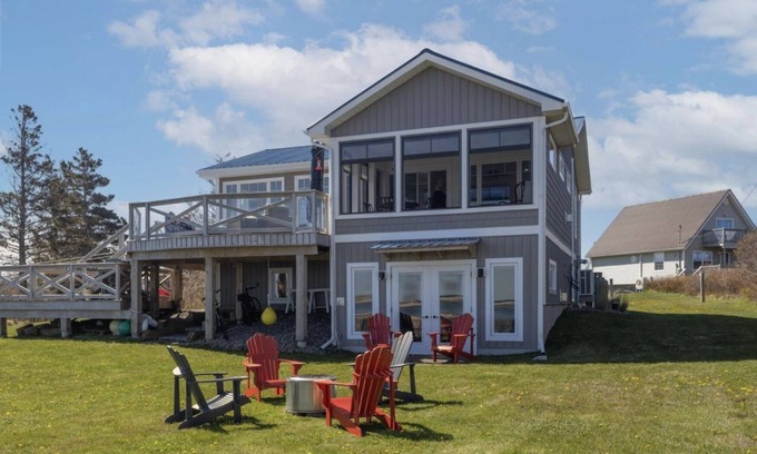 Morell Cottage | Plover Dunes: Modern, family/golf beachfront retreat on breathtaking P.E.I.