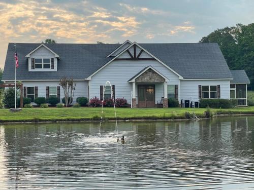 Banks County House | Plover Ponds Retreat - Lake view vacation home