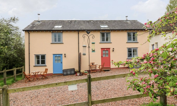Yeoford Cottage | PLUM COTTAGE, romantic, character holiday cottage in Crediton