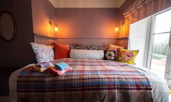 Scunthorpe Other | Plum Cottage: Sleeps 8