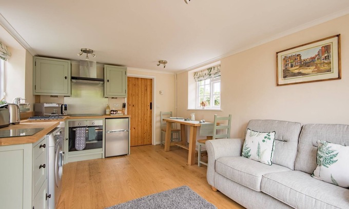 Dargate Cottage | Plum Pudding Stables by Bloom Stays - sleeps 2 guests in 1 bedroom