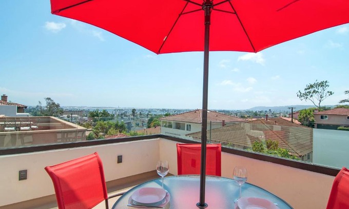 Point Loma Apartment | Plum Summer Unit B