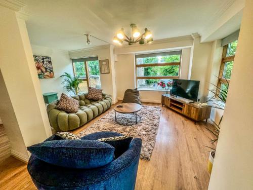 Mill Road Apartment | Plum Tree Penthouse