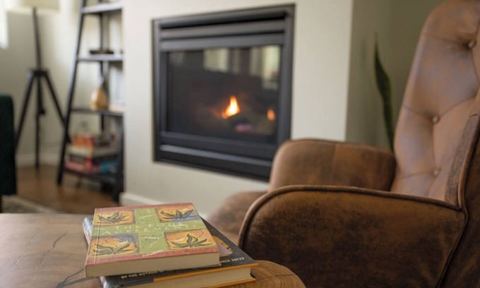 College Place Cottage | Plumberry Cottage in Charming Neighborhood