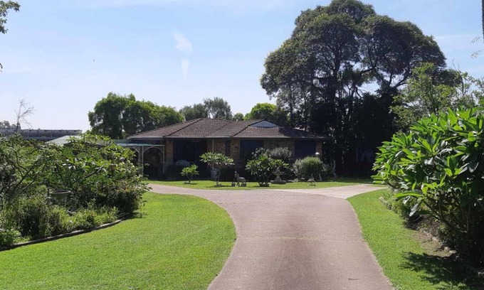 Sawyers Gully House | Plumstead Guesthouse – entire house in Lovedale wine country