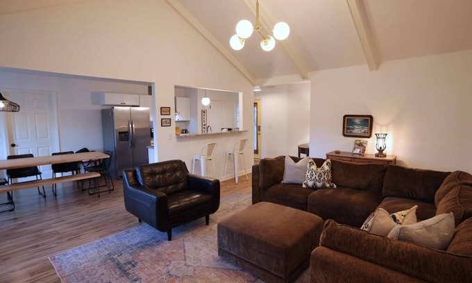 Ladson House | Plush in the Pines- 4br & Game Room!