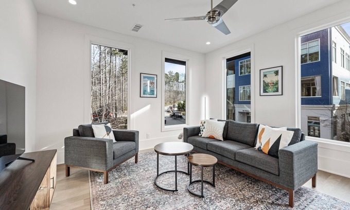 Palmetto Condo | Plutus' Playhouse