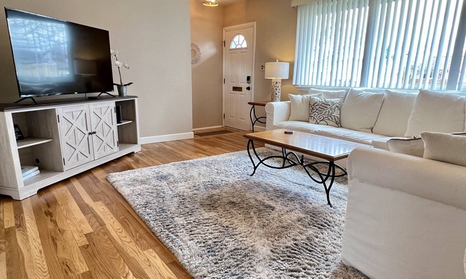 Plymouth House | Plymouth 3BD/1.5BTH Home Central to Detroit and Ann Arbor
