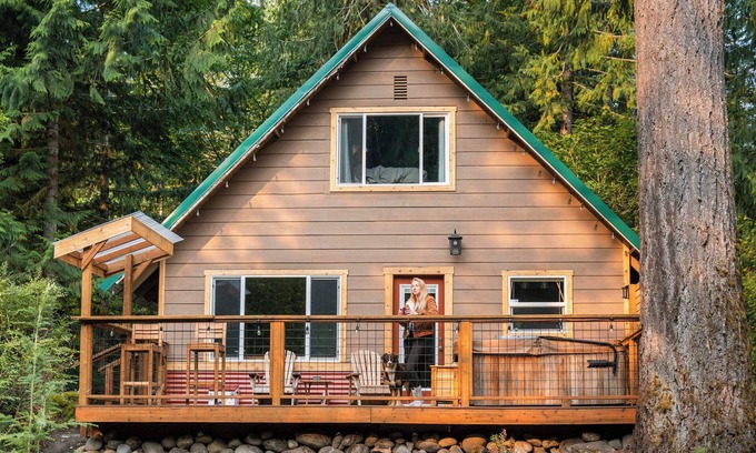 Darrington House | PNW River Cabin Summa