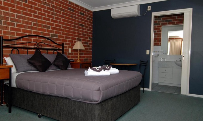 Rutherglen Hotel | Poachers Paradise