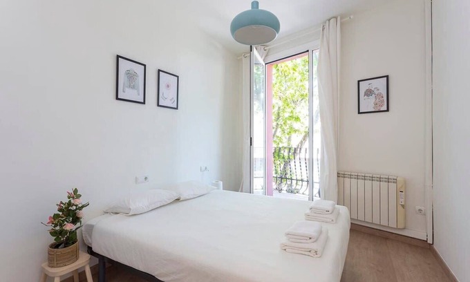 El Parc i la Llacuna del Poblenou Apartment | Poblenou for Families 3BD next to the beach!