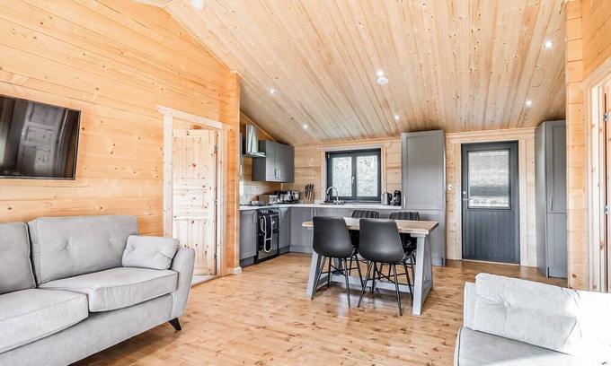 Driffield Ski Chalet | Pockthorpe Lodge (Pet)