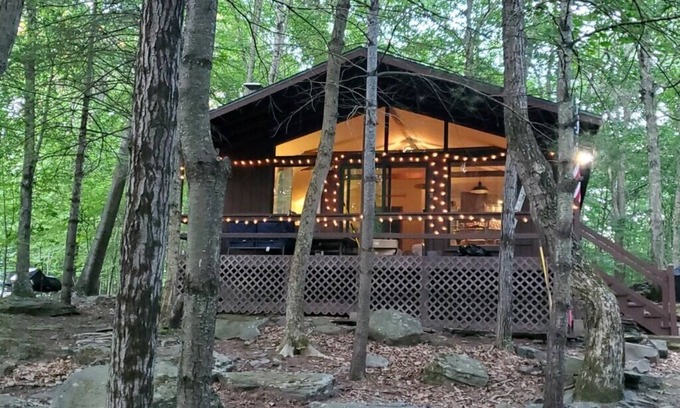 Lackawaxen House | Pocono Cabin in Masthope Mountain Community