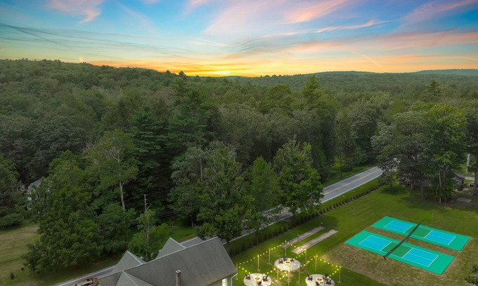 Canadensis Apartment | Pocono Charmer | Firepits | Pickleball | Pets Okay