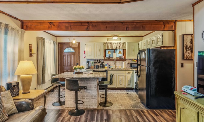 Bushkill Ski Chalet | Pocono Escape with Game Room & Hottub - 30 Minutes to Delaware Water Gap