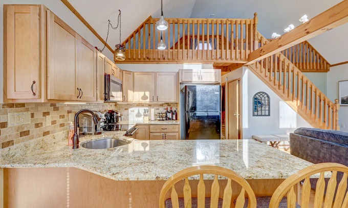 Hamlin House | Pocono home: 5 star community golf, lakes, game room. Buy 2 nights get 1 free!