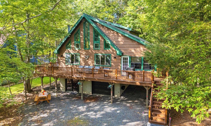 Lake Ariel House | Pocono's Resort - Fire Pit, Jacuzzi, Winter Sports Amenities