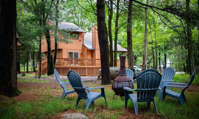 Briar Crest Woods House | Poconos Cabin - Private Lake Access, Fire Pit, Near Hiking with Fall Foliage