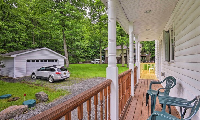 Greentown House | Poconos Home w/ Spacious Deck: 6 Mi to State Park!